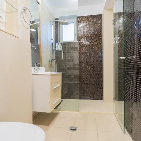 Luxurious With Swimming Pool - Herastrau Park Apartment Bucharest