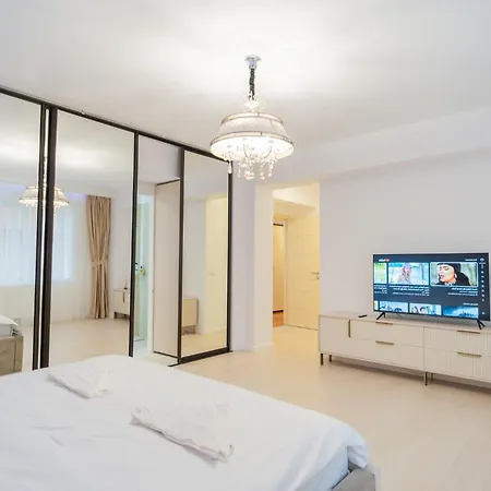 Apartment Luxurious With Swimming Pool - Herastrau Park