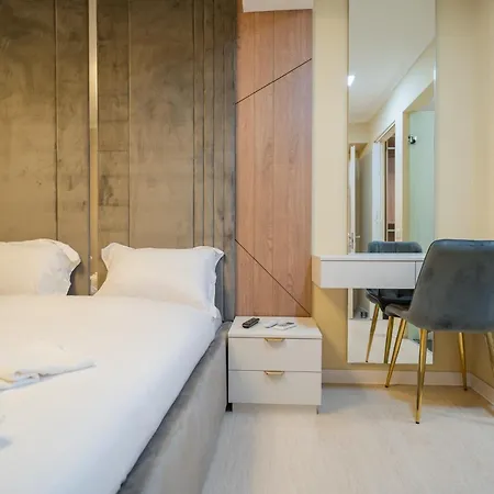 Luxurious With Swimming Pool - Herastrau Park Apartment Bucharest