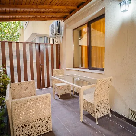 Luxurious With Swimming Pool - Herastrau Park Apartment Bucharest