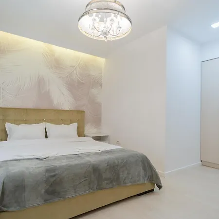 Luxurious With Swimming Pool - Herastrau Park Apartment Bucharest
