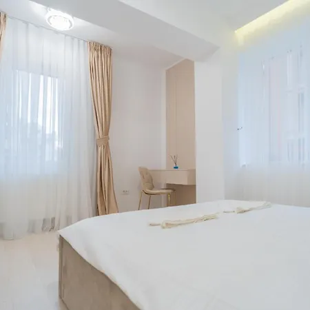 Luxurious With Swimming Pool - Herastrau Park Appartement Bucarest
