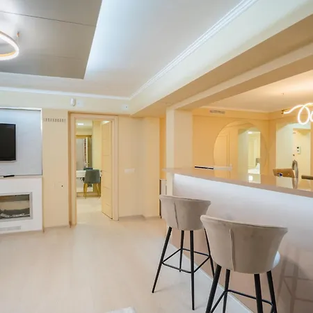 Luxurious With Swimming Pool - Herastrau Park Apartment Bucharest